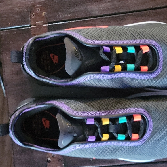 NWT Men's Nike Air Running Shoes Size 11.5. Air padded souls under heel, cozy. - Picture 3 of 5